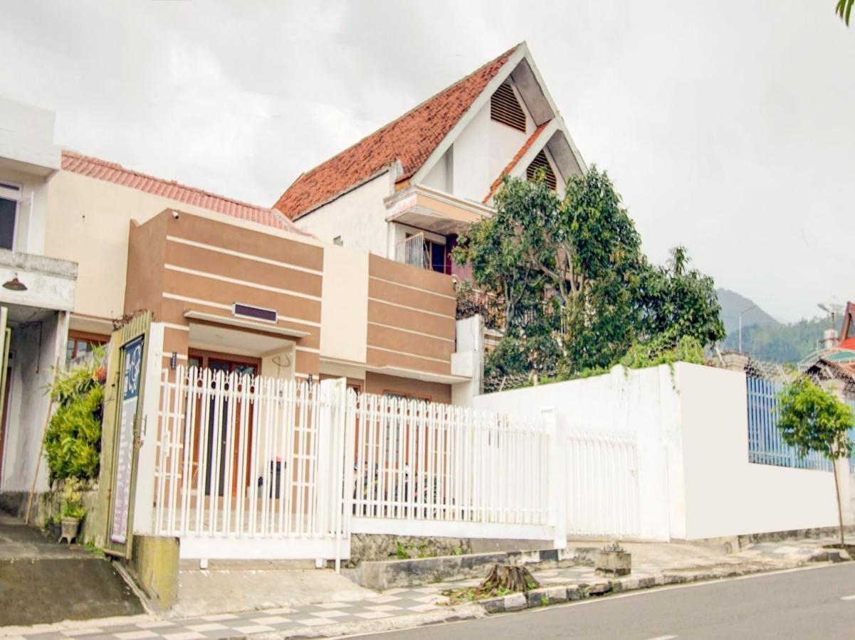 Reddoorz At Wr Supratman Batu Hotel Batu  Bagian luar foto